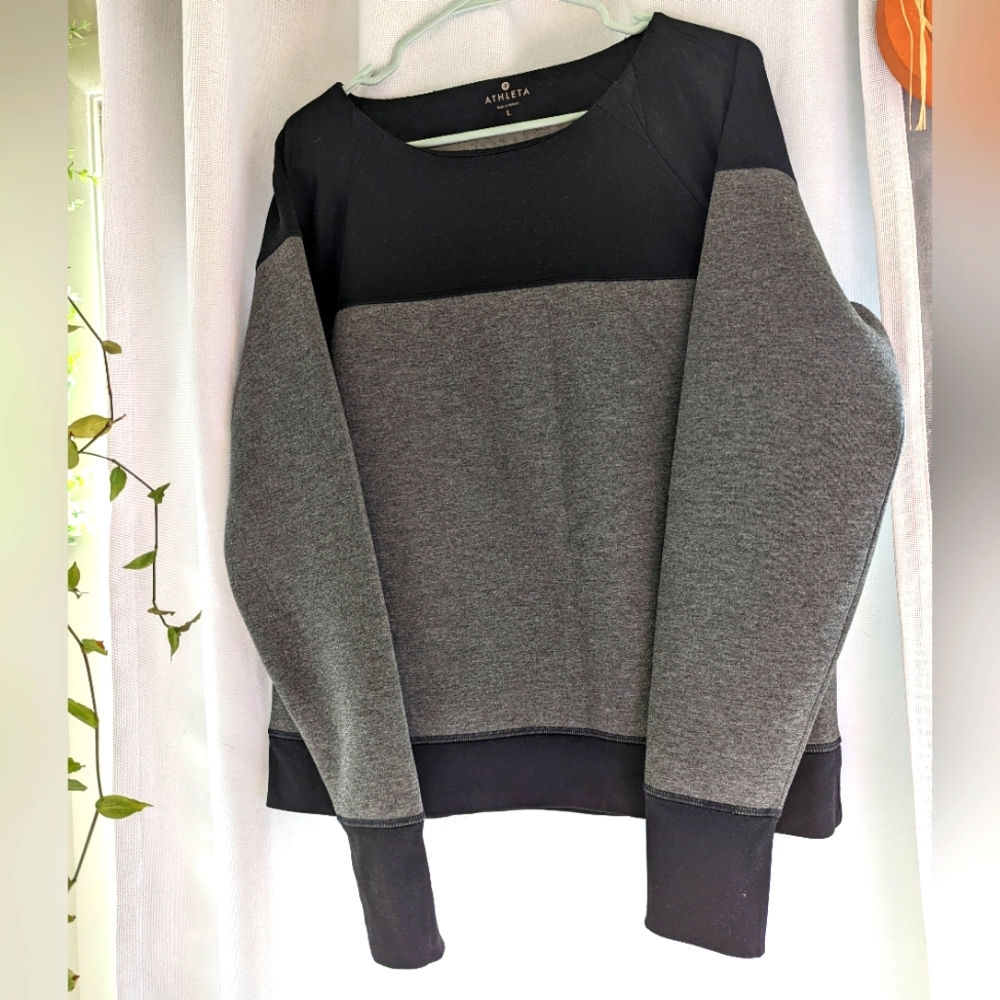 Athleta gray and black large sweatshirt
